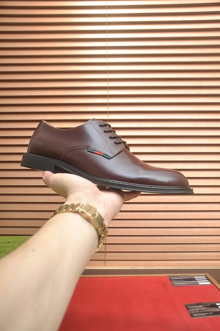 Men's shoes💰500💶Italy's top luxury men's shoe giant (GUCCI) (Gucci) (full cowhide lining) new arrival🍃Original European style🔰 Pleasant to the eye😍In order to make the shoes more durable and non-deformable🌀The production continues to follow traditional methods but there is still no lack of innovation💪Choose original sheepskin for the leather♻️ Smooth and natural And extra bright ⭐Made of imported cowhide, the first choice of rich people 38-45 (45 customized)